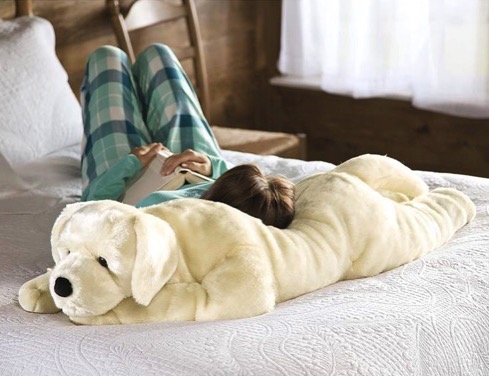 もふもふ感に埋もれたい。巨大なワンコの抱き枕【Labrador Body Pillow】