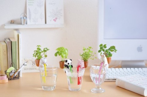 可愛らしい動物が水をチュルチュルと。手間いらずのハーブプランター【Chuppon】