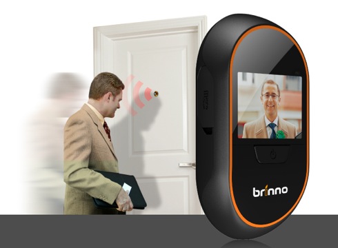 玄関の覗き穴に取り付けられる留守番カメラ【PHV MAC】