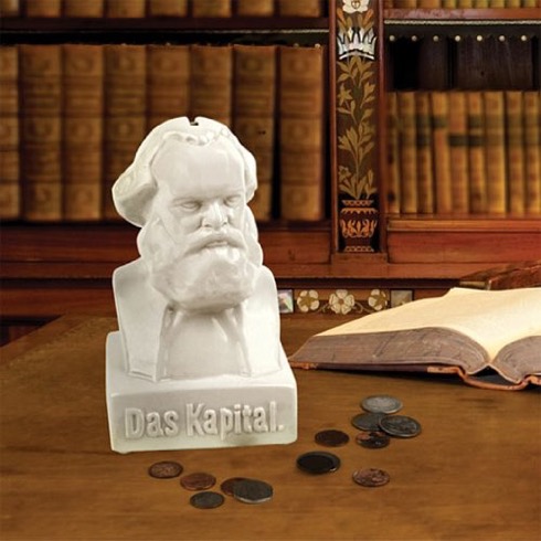 お金についてじっくり考えたくなる。マルクスの貯金箱【Das Kapital Coin Bank】