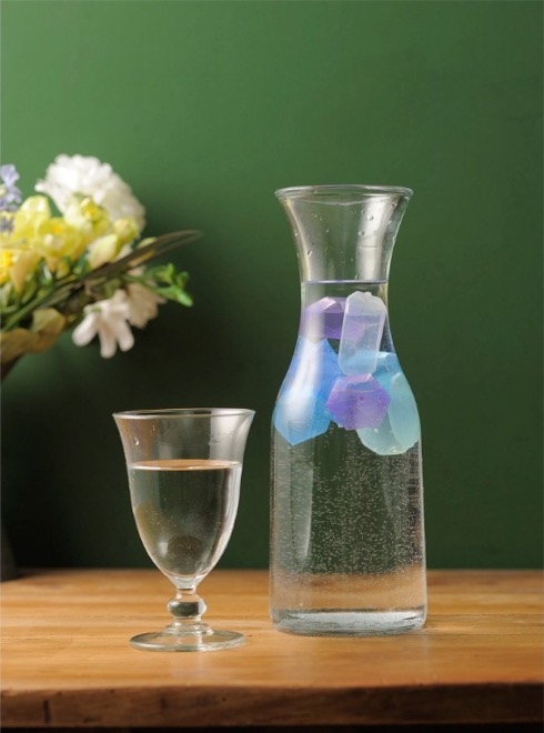 色とりどりのフルーツや宝石は、決して溶けないエコな氷【BRUNO アイスキューブ】