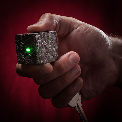 ボーグキューブ型LEDライトキーホルダー【Star Trek Borg Cube Keychain Flashlight】