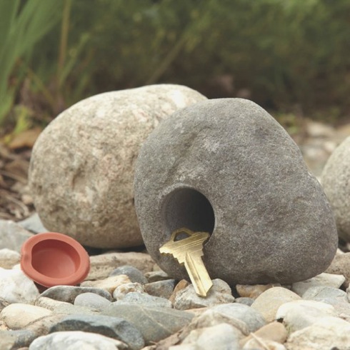 「合い鍵は植木鉢の下」は、もうバレてるぞ！【Key Hiding Rock】