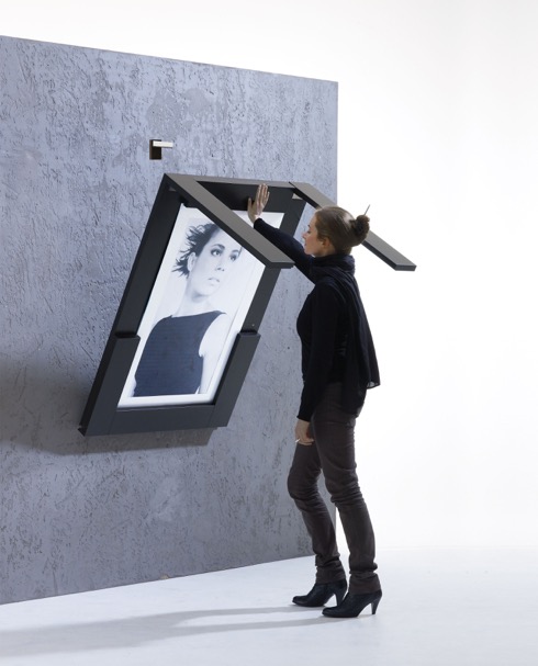 使わない時は「額縁」になるテーブル【Folding Tables】