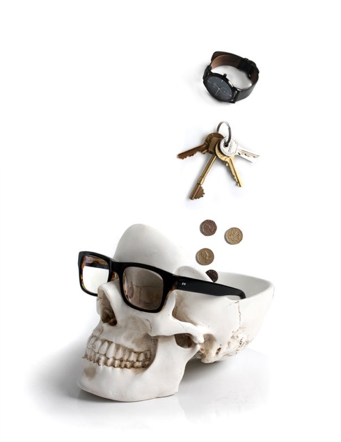 メガネスタンドにもなるガイコツの小物入れ【Skull Tidy】