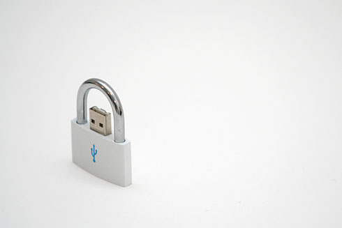 究極のセキュリティ？「挿せない」USBメモリ【datenschutz】