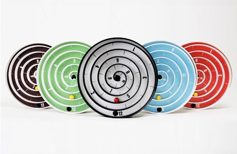 いま何時？ずっと見ていると目が回りそうな「渦巻き時計」【Aspiral Clocks】