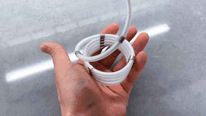 まとめる・・・ではなく「まとまる」充電ケーブル【SuperCalla】