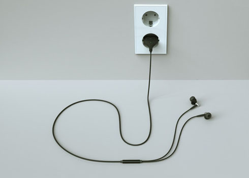 そのまま充電が出来るプラグ型mp3プレーヤー【Plug and Player】