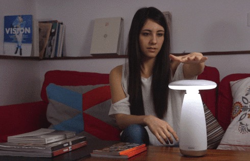 ジェスチャー操作ができるスマートな照明【Roome】