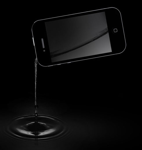 コッソリお酒を携帯できるiPhone4ソックリのスキットル【Phone Flasks】