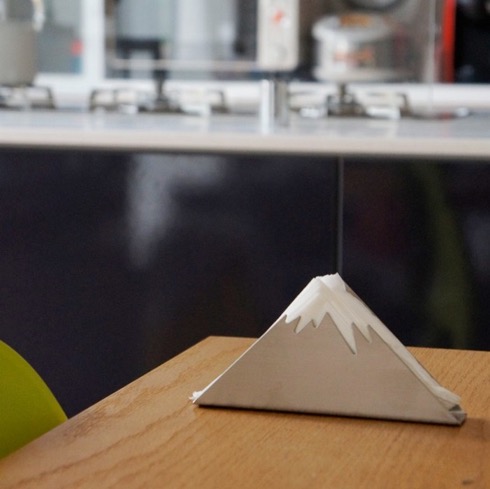 世界遺産を食卓に。富士山みたいなナフキンホルダー【neve】