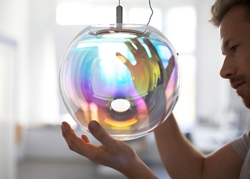 まるで虹を閉じこめたよう。シャボン玉の照明【Iris】