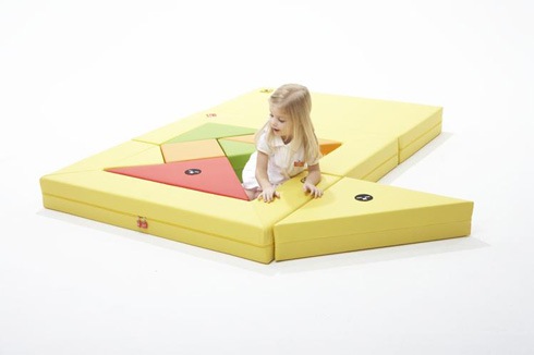 パズルでできたソファ【TRANSFORM TANGRAM SOFA】