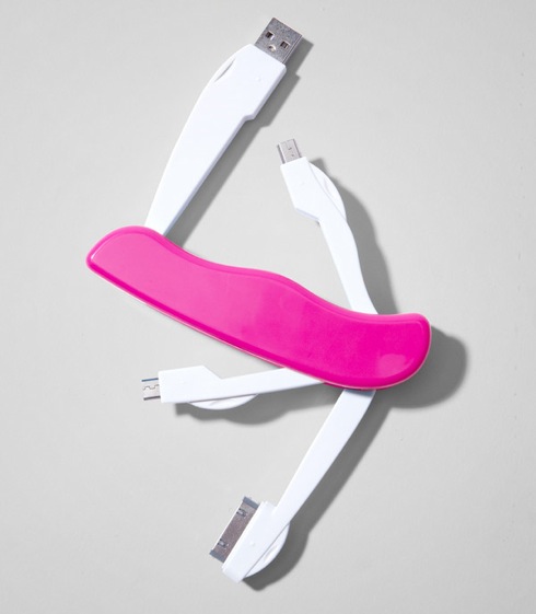 十徳ナイフのように複数のコネクタを使い分けるスマホ充電ケーブル【USB Utility Charge Tool】