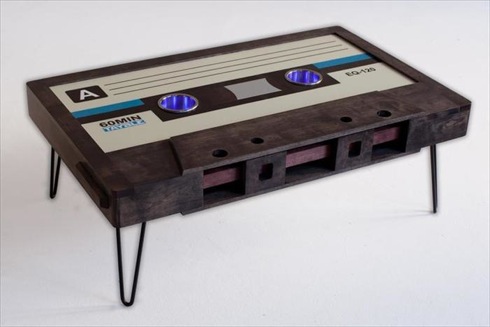 カセットテープそっくりなコーヒーテーブル【Cassette Coffee Tables】