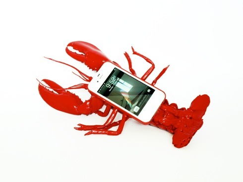 アナタはこのiPhoneを持ち歩けるか？ ロブスター型ケース【Lobster Mobile Telephone Case】