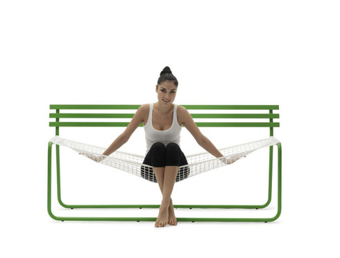 まるで寝るためだけにあるようなハンモック付きベンチ【Siesta】