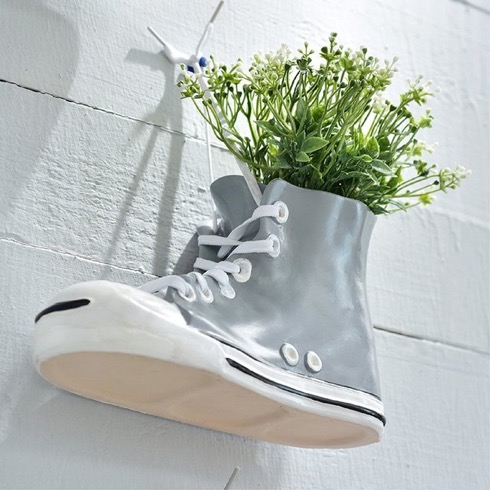 スニーカーにそっくりな壁面プランター【Canvas Shoes Flower Plant Pot】
