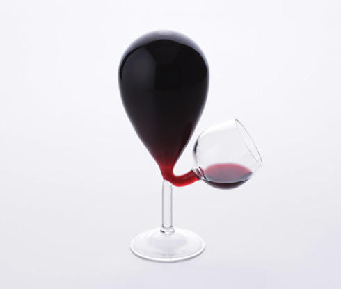 驚きのメカニズム！？見た目も独創的なワイングラス【glass tank】