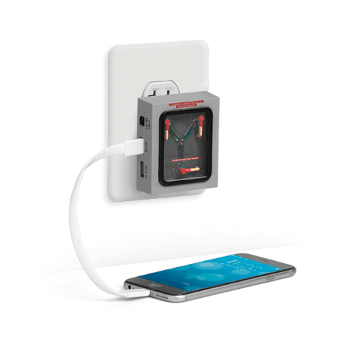 『バック・トゥ・ザ・フューチャー』なUSB充電器【Flux Capacitor Wall Charger】