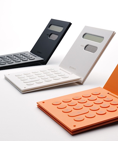 見やすく、持ちやすい！メタフィスの新しい「折りたたみ式デザイン電卓」【soh】