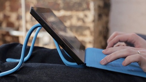 自由自在に折り曲げられるタブレットスタンド【Vyne】