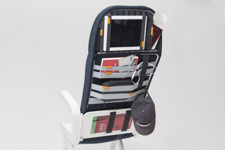 この椅子、便利そう。背もたれが収納だらけの座席シート【Straps】