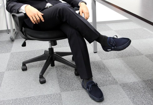 オフィスでも履ける。スーツにぴったりなルームシューズ【大人の内履きビジネスセンスシューズ】