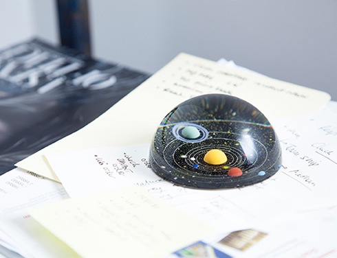 広大な宇宙を閉じこめたペーパーウェイト【Paperweight Planetary】