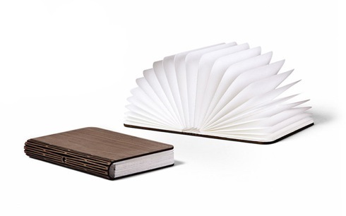 Kickstarterで30万ドルの資金を調達！本みたいにパカッと開く照明【Lumio】