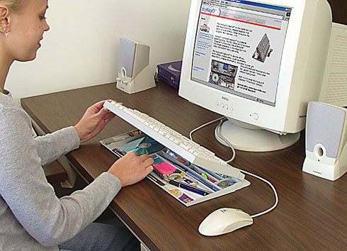 パカっと開けると「デスクトレー」になる整理整頓キーボード【Keyboard Organizer】