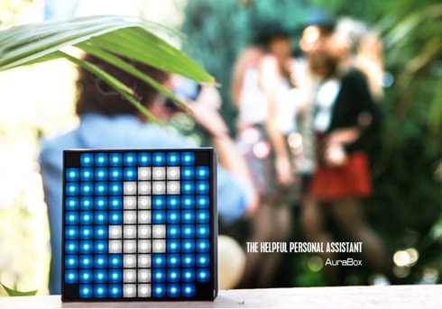 Facebookの通知も！ カスタマイズできるLEDライト＆Bluetoothスピーカー【Aurabox】