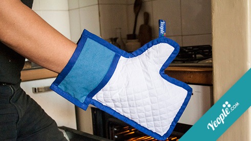 フェイスブックの「いいね」にソックリなキッチンミトン【I Like your Kitchen Glove】