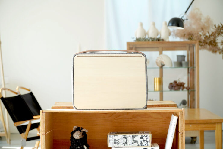 膝上のちいさなデスク。ノートパソコンにぴったりな天板クッション【デスクエニウェア】