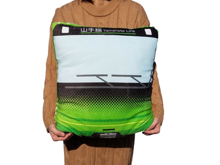 「鉄子の部屋」にどうぞ。山手線のクッション【E235系山手線 BIGもちもちクッション】