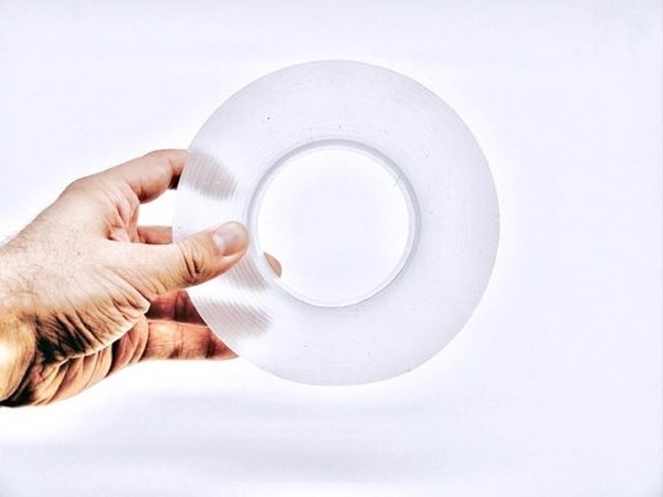 なんでもペタッと。貼ってはがせる魔法の両面テープ【Monkey Grip】