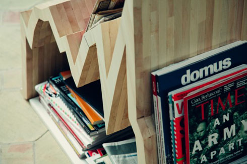 新聞や経済誌の収納にピッタリな「10年国債スプレッド」のマガジンラック【Spread 10Y】