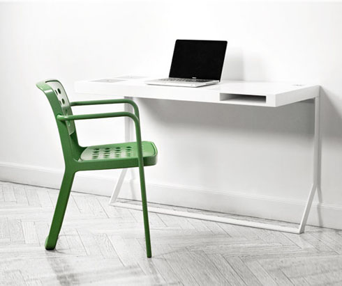 ミニマルで省スペースな「薄い」デスク【Mini MILK】