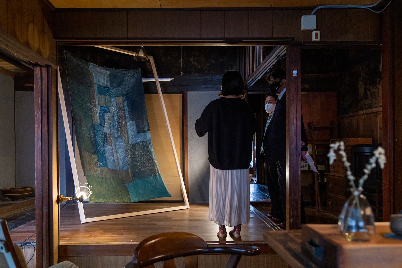 素空庵の室内に展示された布の作品