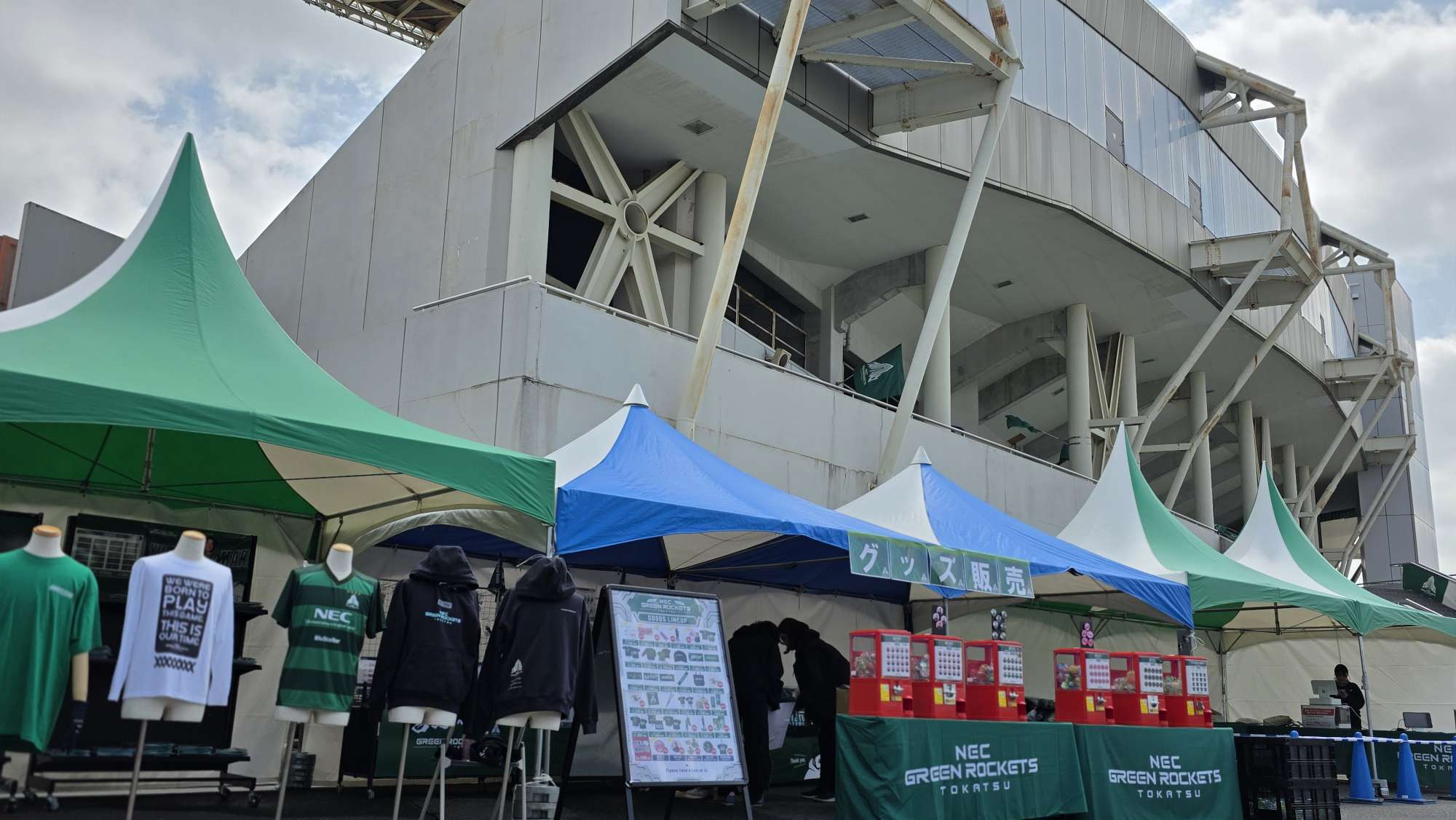 ROCKETS GEAR STATION(グッズ売り場)で応援グッズをゲット!