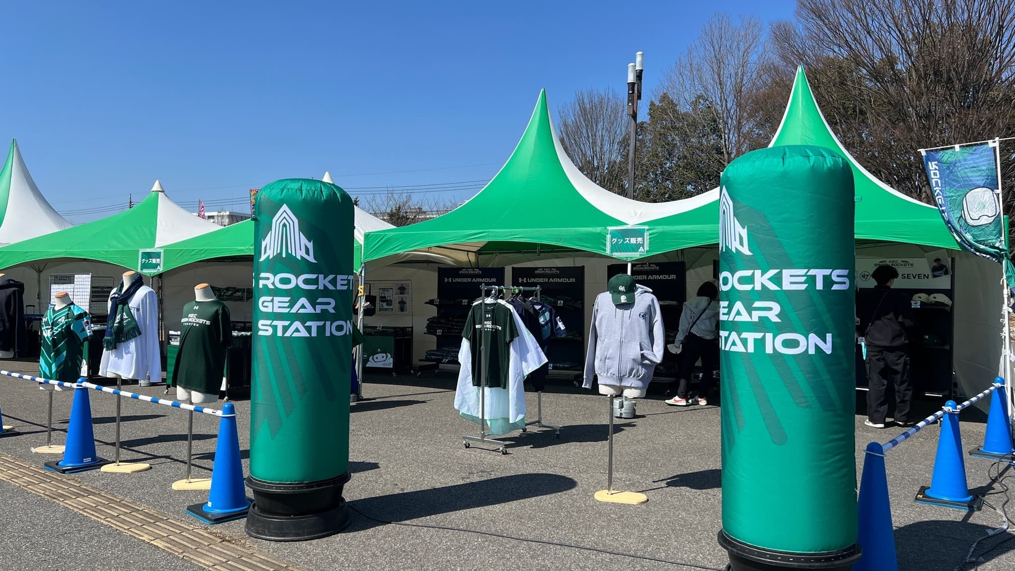 ROCKETS GEAR STATION(グッズ売り場)で応援グッズをゲット！