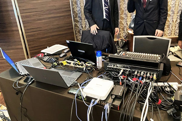 配信オペレーター席
