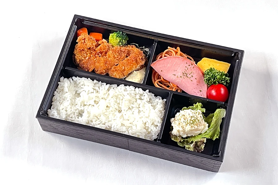 北海道桜姫鶏カツ弁当 ※お茶付き（500mlペットボトル）