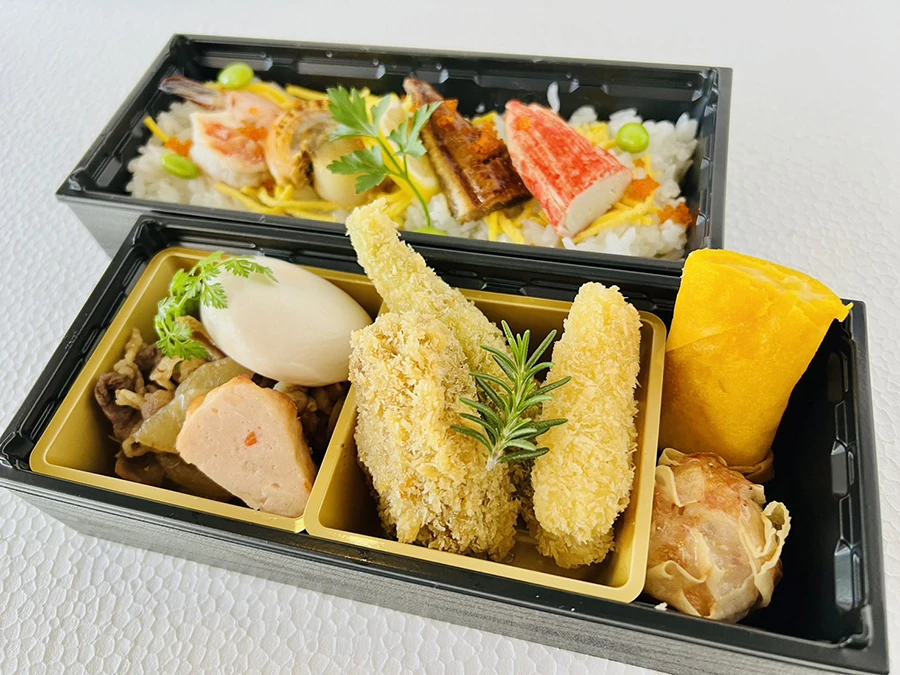 豚バラ煮込みかつと牛すき焼きの海鮮ご飯重