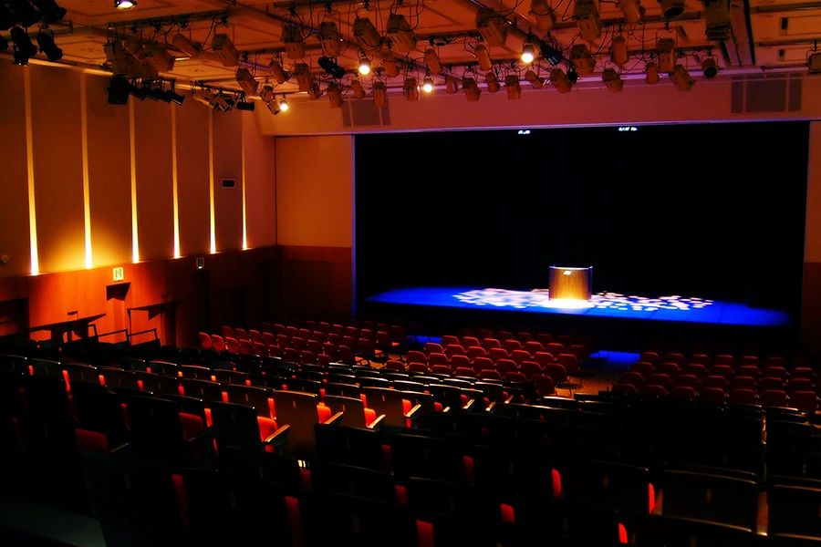 TKPエルガーラホール 講台