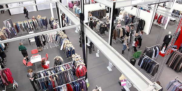 同窓会から展示会まで。自在なレイアウト変更と装飾