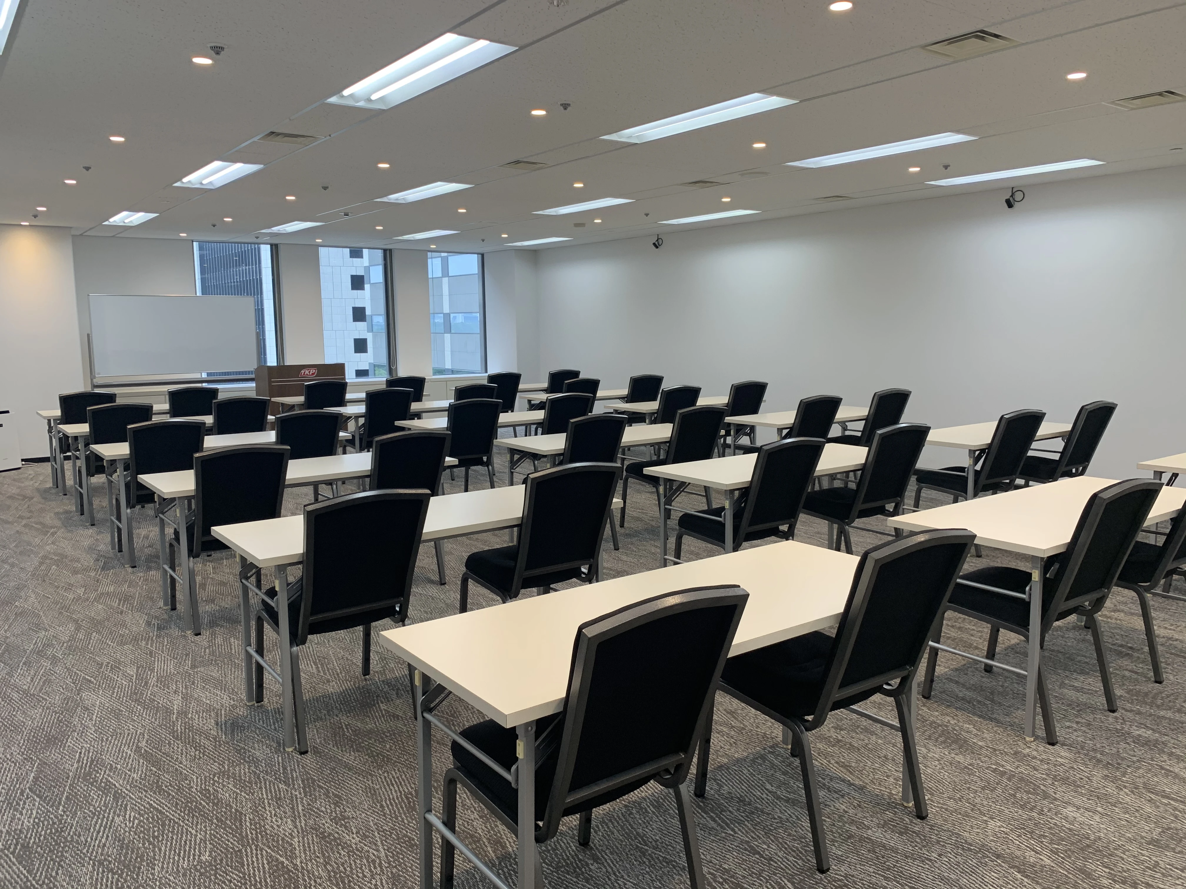 TKP新橋カンファレンスセンター カンファレンスルーム10D
