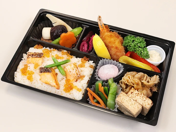 はらこ飯牛すき焼会席弁当