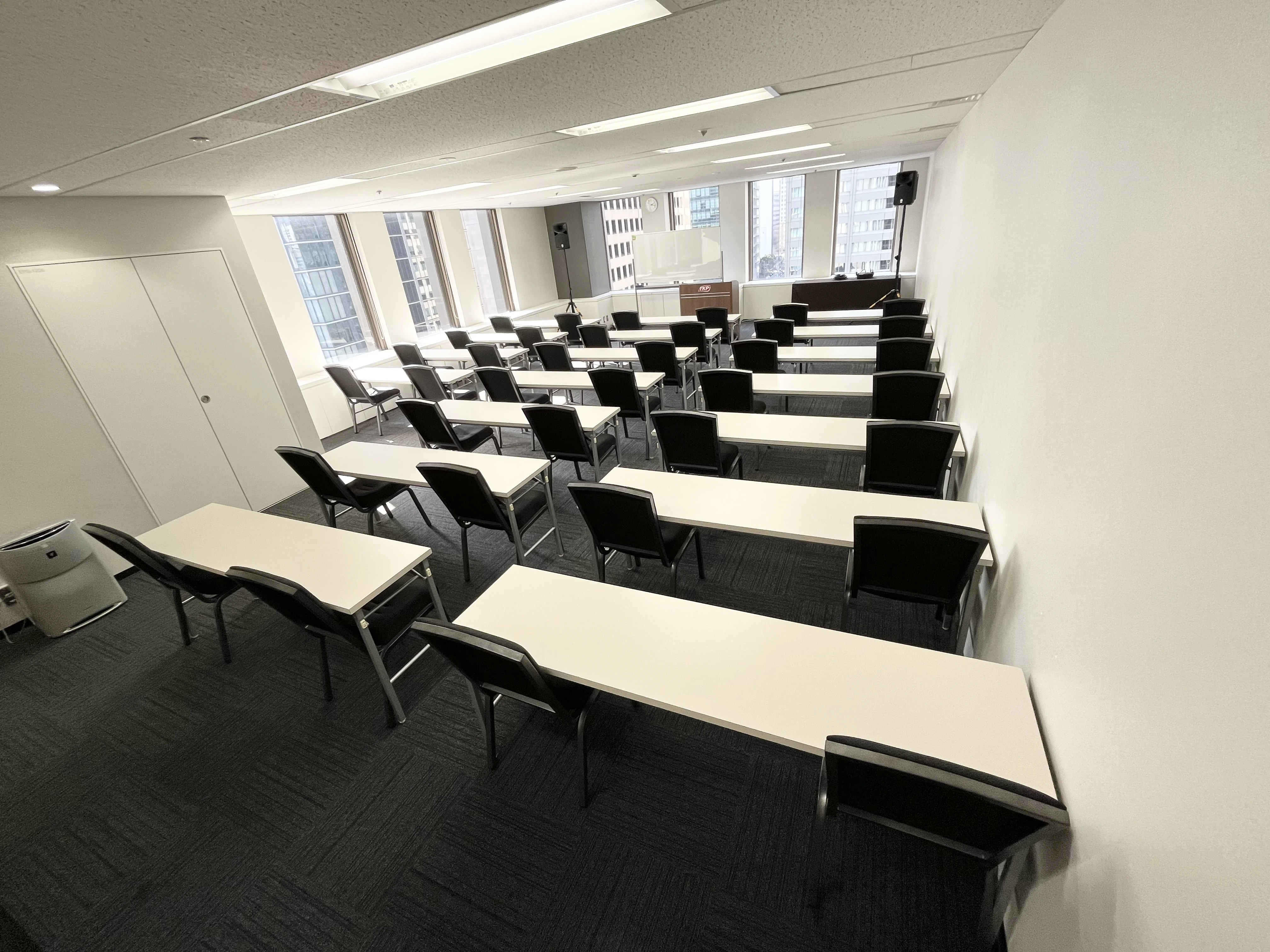 TKP新橋カンファレンスセンター カンファレンスルーム12D